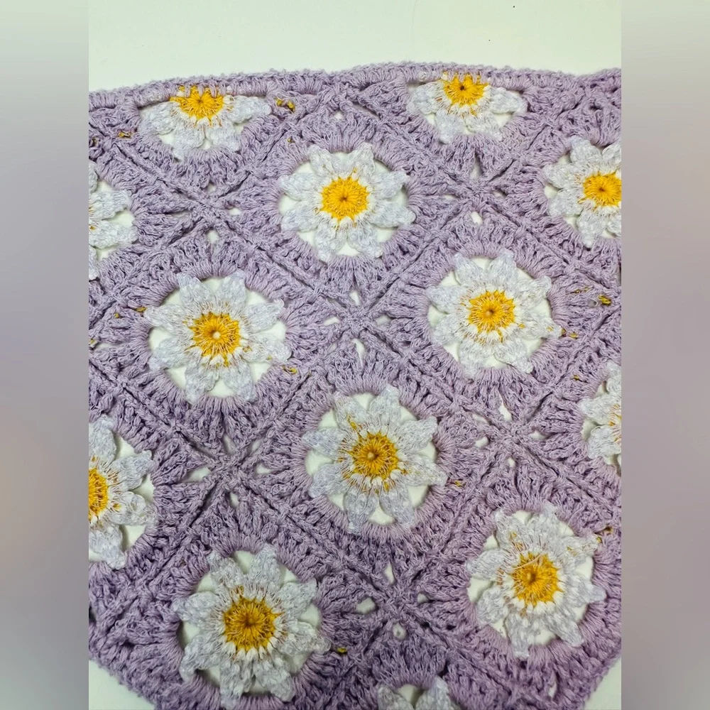 Women’s Lavender and White Crocheted Daisy Triangle Bandanna Headband Head Scarf